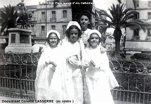Oran - Place et Statue Jeanne d'Arc - Communiantes